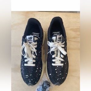 New balance black sneakers